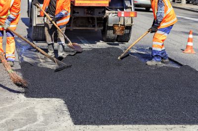 Commercial Asphalt Repair Vs. Full Replacement: What To Know